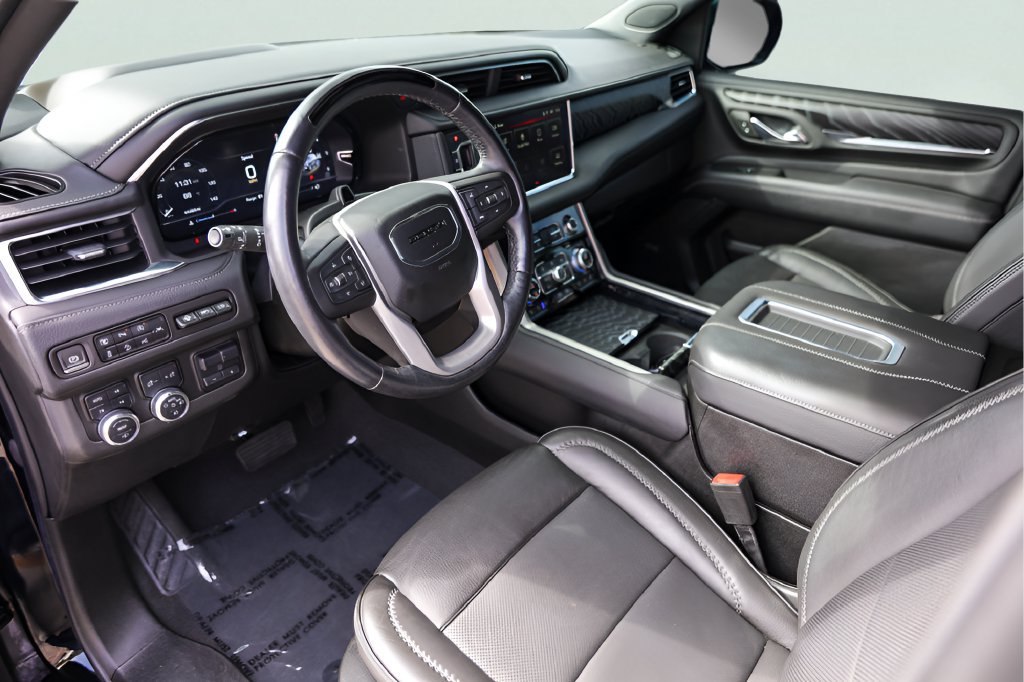 Used 2023 GMC Yukon XL Denali w/ Advanced Technology Package AWD/4WD image 12
