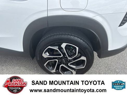 Used 2025 Chevrolet Trax RS FWD image 12
