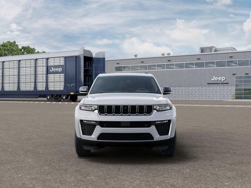 New 2026 Jeep Grand Cherokee Limited w/ Luxury Tech Group II AWD/4WD image 6