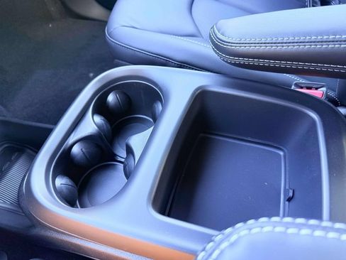 New 2026 Chrysler Pacifica Select AWD/4WD image 25