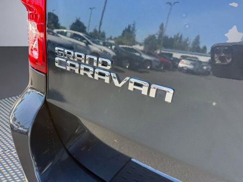 Used 2014 Dodge Grand Caravan American Value Package w/ UConnect Hands-Free Group FWD image 7
