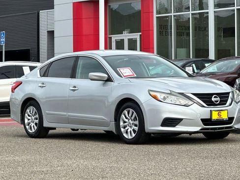 Used 2016 Nissan Altima 2.5 S w/ Power Driver Seat Package image 2