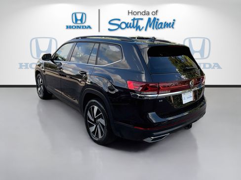 Used 2024 Volkswagen Atlas SE w/ Panoramic Sunroof Package FWD image 5