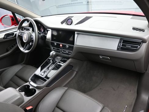Certified 2022 Porsche Macan S AWD/4WD image 32