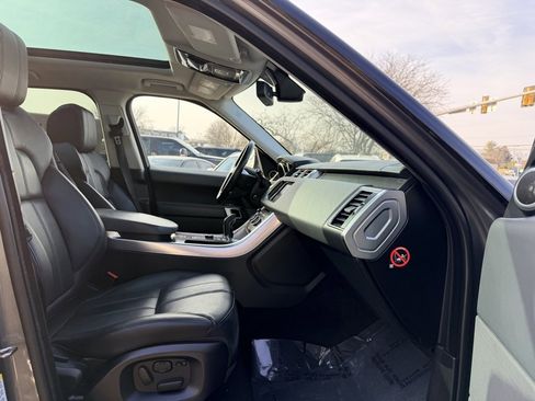 Used 2015 Land Rover Range Rover Sport SE image 22