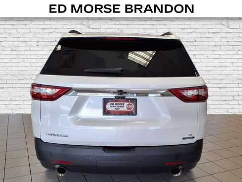 Used 2021 Chevrolet Traverse LT w/ LT Premium Package image 4