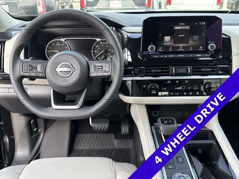 New 2025 Nissan Pathfinder SV image 8