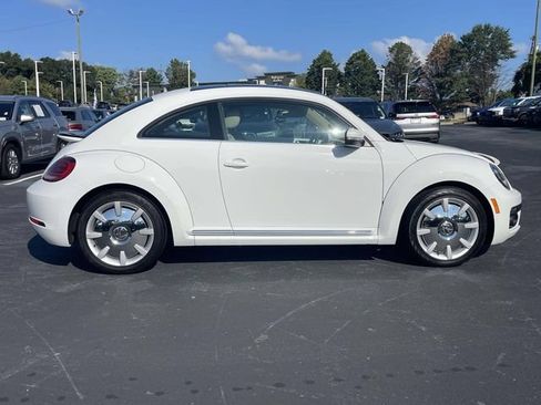 Used 2018 Volkswagen Beetle 2.0T SE w/ SE Premium Package FWD image 8