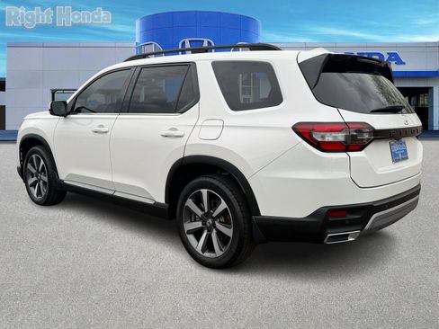 Certified 2024 Honda Pilot Touring image 5