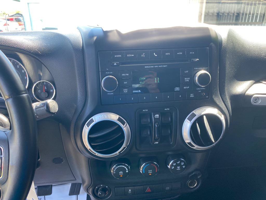 Used 2012 Jeep Wrangler Unlimited Sahara w/ Connectivity Group AWD/4WD image 28