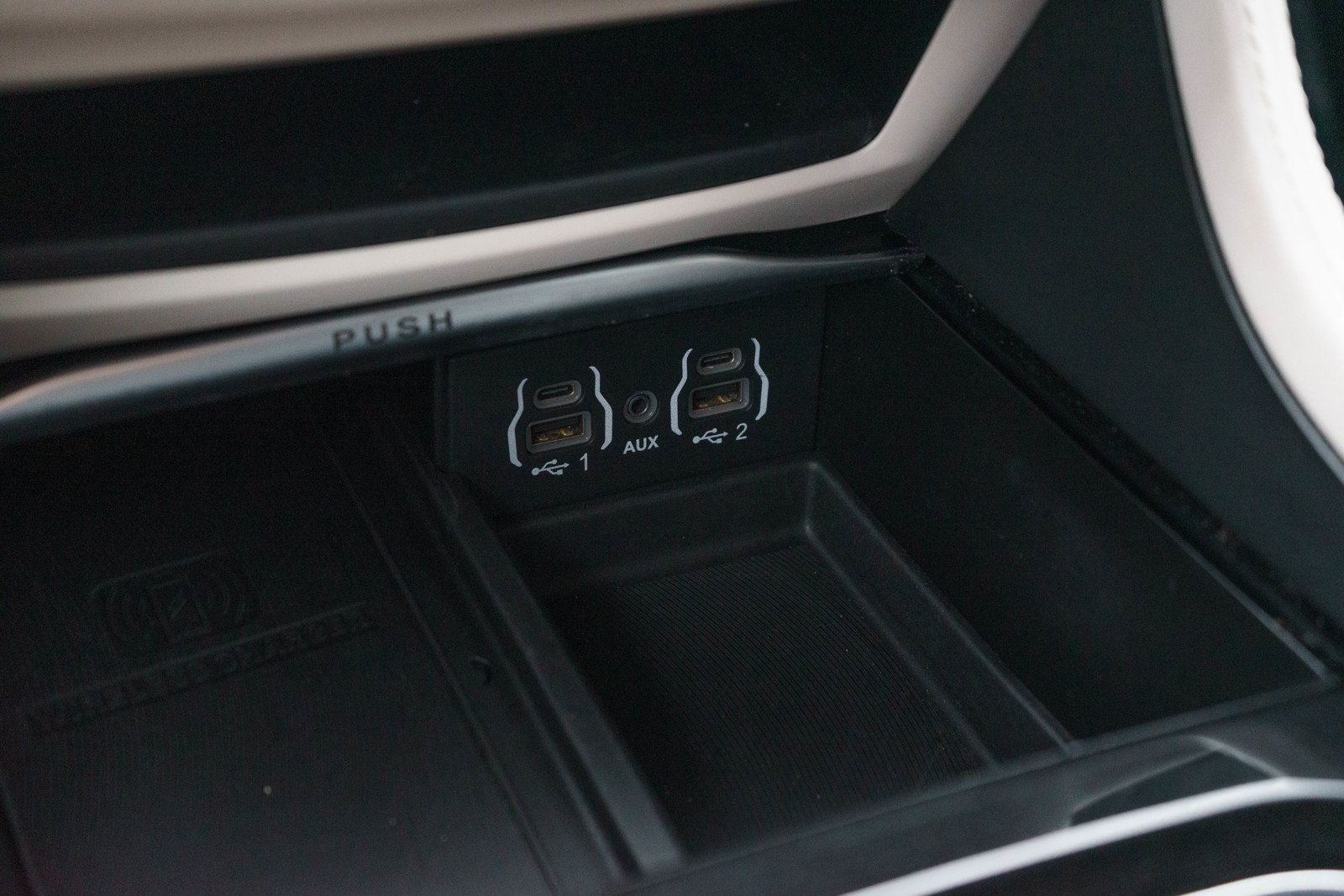 Used 2023 Chrysler Pacifica Limited FWD image 18
