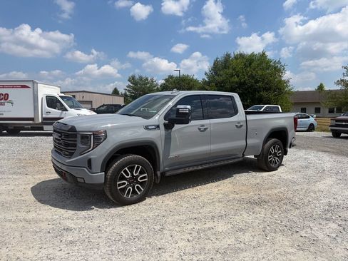 Used 2025 GMC Sierra 1500 AT4 w/ Technology Package AWD/4WD image 2