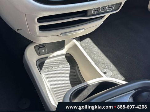 Used 2023 Chrysler Pacifica Touring-L FWD image 26