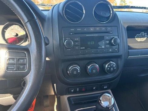 Used 2014 Jeep Patriot Latitude w/ Sun/Sound Group image 8