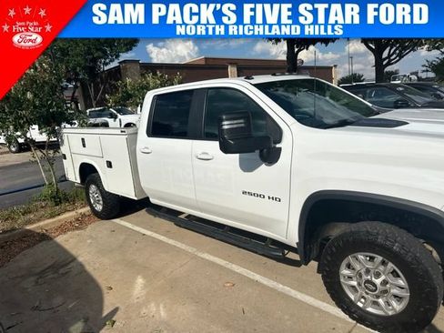 Used 2024 Chevrolet Silverado 2500 LT AWD/4WD image 4