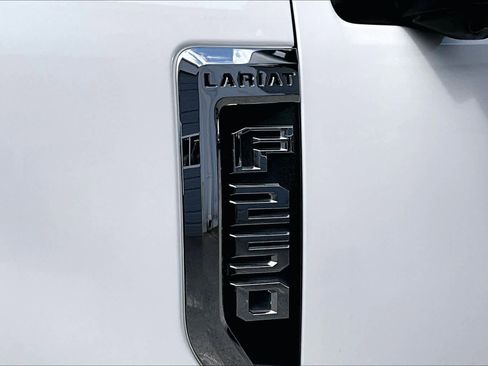 Used 2022 Ford F250 Lariat w/ Tremor Off-Road Package image 11