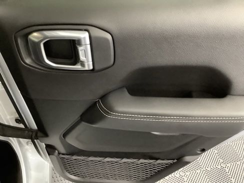 Used 2022 Jeep Wrangler Unlimited Sahara w/ Cold Weather Group image 27