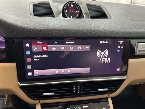 Used 2023 Porsche Cayenne image 13