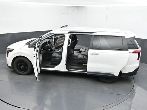 Used 2025 Kia Carnival FWD image 65