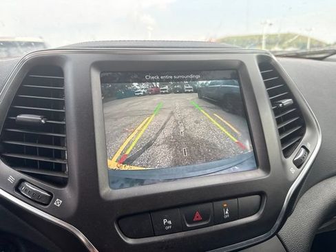 Used 2021 Jeep Cherokee Trailhawk AWD/4WD image 11
