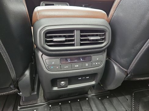 Used 2025 Honda Pilot Elite image 9