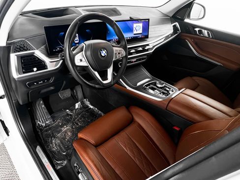 Used 2024 BMW X7 xDrive40i w/ Executive Package image 17