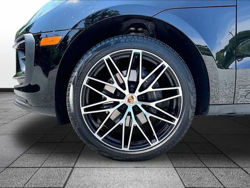 Used 2024 Porsche Macan AWD/4WD image 38