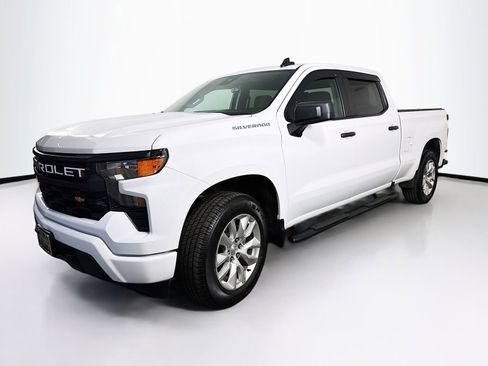 Used 2023 Chevrolet Silverado 1500 Custom image 3