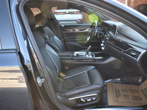 Used 2016 BMW 750i xDrive 4dr Sdn 750i xDrive AWD image 19