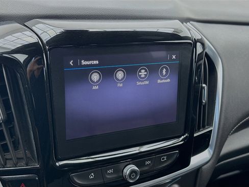 Used 2022 Chevrolet Traverse LT image 11