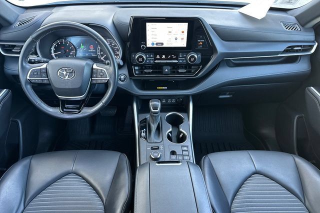 Used 2023 Toyota Highlander XSE AWD/4WD image 17