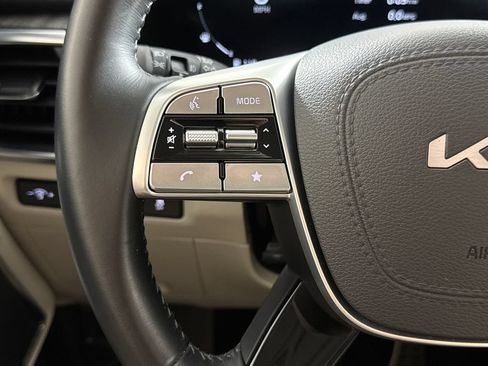 Used 2025 Kia Telluride SX w/ SX Captain's Chair Package FWD image 16
