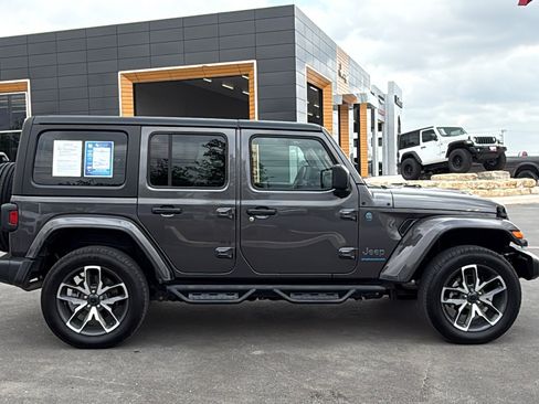 Used 2024 Jeep Wrangler Unlimited w/ Convenience Group AWD/4WD image 4