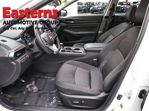Used 2025 Nissan Altima 2.5 SV FWD image 14
