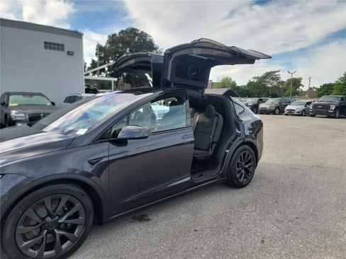 Used 2024 Tesla Model X image 17