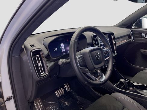 Used 2022 Volvo XC40 P8 Recharge Ultimate image 7
