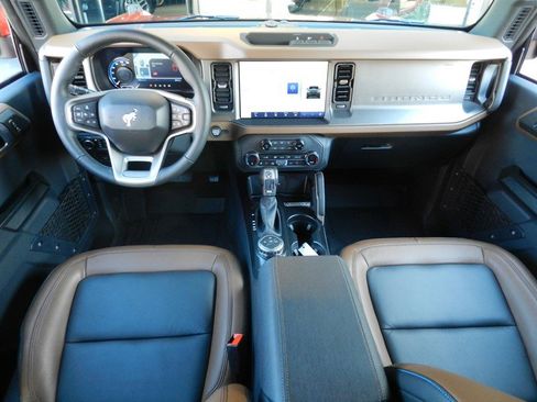 Used 2024 Ford Bronco Outer Banks image 2