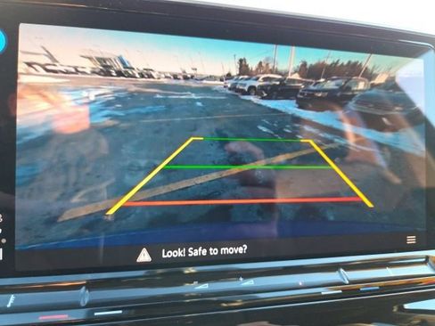 Used 2025 Volkswagen Atlas SE image 16