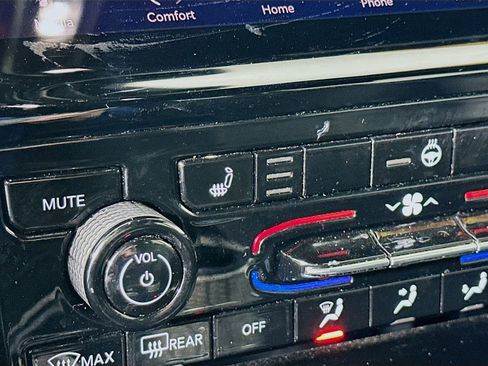 Certified 2024 Jeep Grand Cherokee Limited image 31