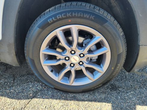 Used 2024 GMC Terrain SLT image 20