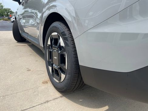 New 2027 Kia Carnival EX FWD image 18