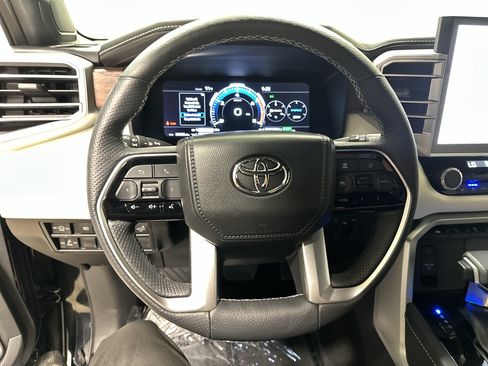 Used 2025 Toyota Sequoia Capstone AWD/4WD image 18