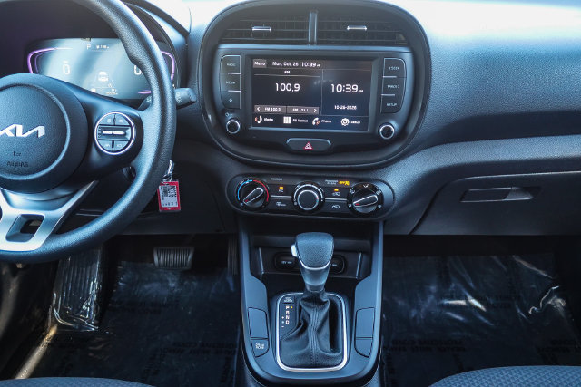 Used 2025 Kia Soul LX w/ LX Technology Package FWD image 14