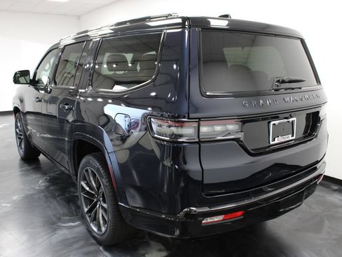 Used 2025 Jeep Grand Wagoneer Series III w/ Rear Seat Video Group 1 AWD/4WD image 31