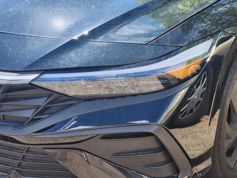 Used 2025 Hyundai Elantra Sport FWD image 15