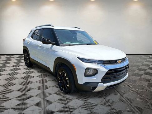 Used 2023 Chevrolet TrailBlazer LT FWD image 3