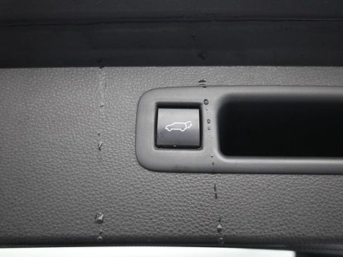 Certified 2020 Toyota Highlander XLE AWD/4WD image 24