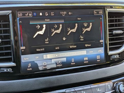 Used 2024 Chrysler Pacifica Touring-L FWD image 24