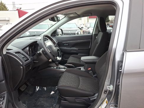 Used 2025 Mitsubishi Outlander Sport LE image 13