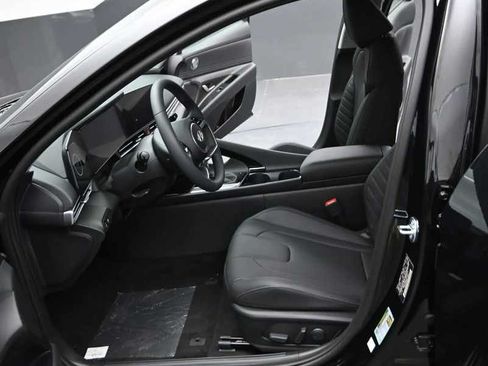 New 2026 Hyundai Elantra Limited FWD image 16